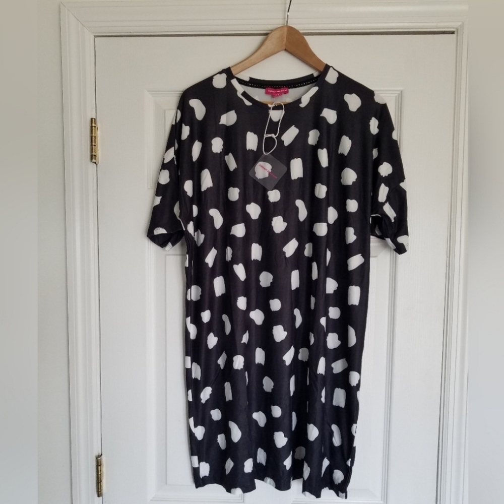 NWT Urban Threads Oversized Splodge Tshirt Dress Black Size 14